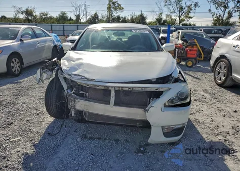 2015 Nissan Altima 2.5 z USA, uszkodzony, nr VIN 1N4AL3AP7FC216840